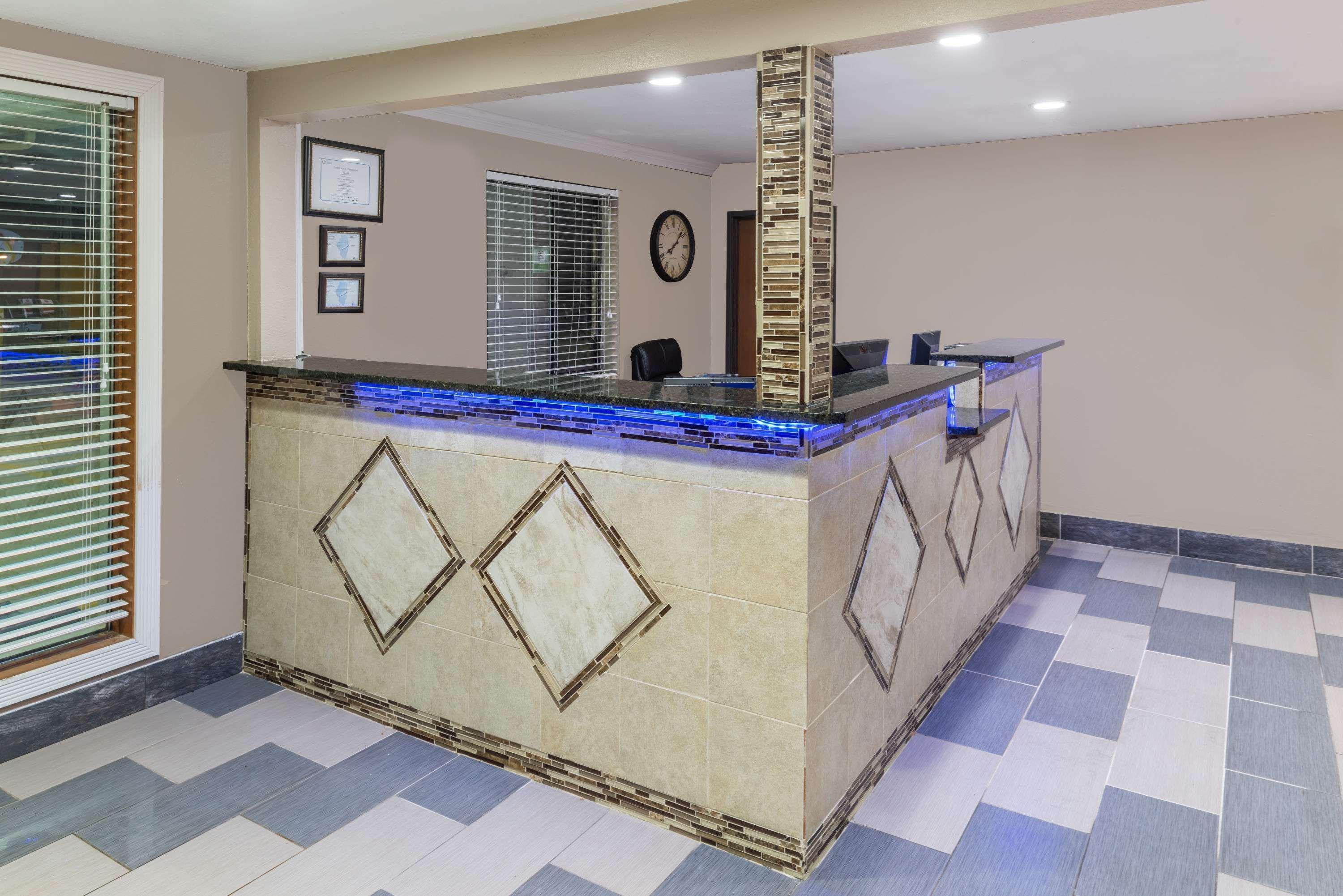 Super 8 By Wyndham Okawville Ngoại thất bức ảnh
