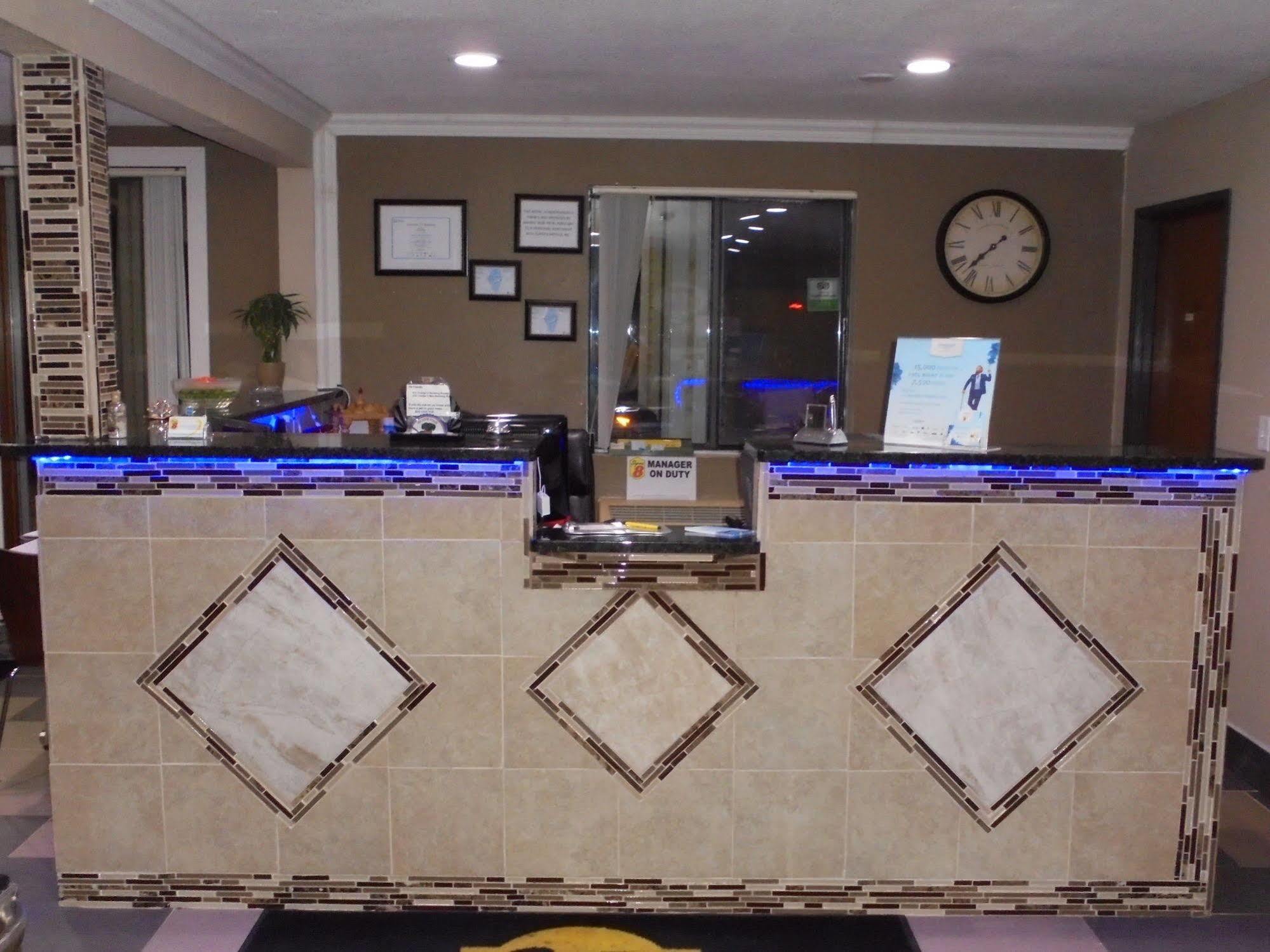 Super 8 By Wyndham Okawville Ngoại thất bức ảnh
